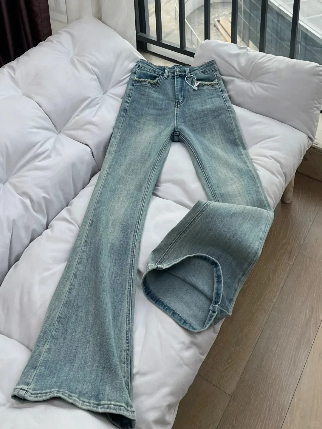 

Ретро джинсы-клеш с высокой талией для женщин, весна 2026, новый стиль, утягивающие, универсальные, длинные брюки, модные джинсы-клеш