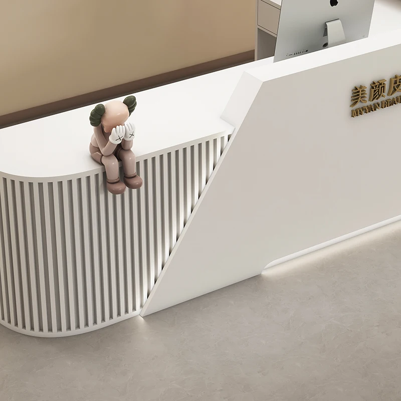 Рисунок 4 - Офисные столы для ресепшн