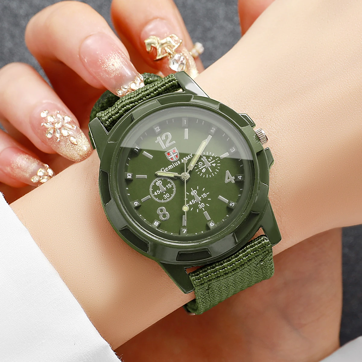 Fashion Decorative Three-eye Dial Women Quartz Watch Casual Nylon Strap Sport Wristwatches Reloj Mujer Girls Clock（Without Box）