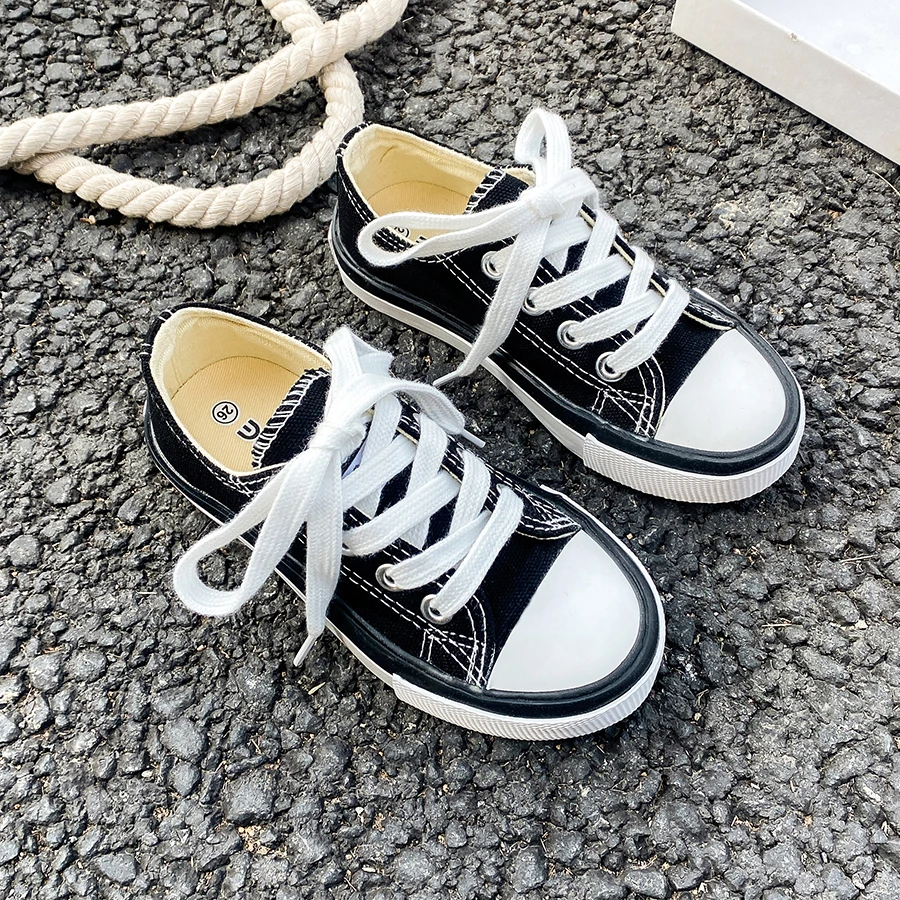 15057 Breathable solid color children's canvas shoes, fashionable and versatile, boys' and girls' board shoes, lace up low cut s