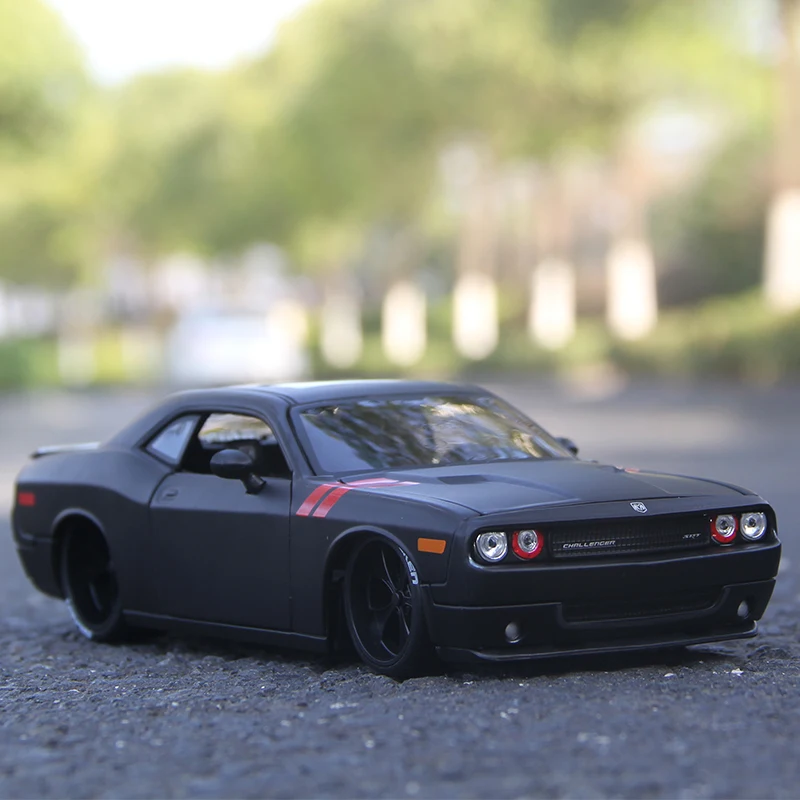 Maisto 1:24 Dodge Challenger SRT 2008 modello di auto sportiva in lega Die Cast Vehicles Toys Diecast Voiture Gift Collection