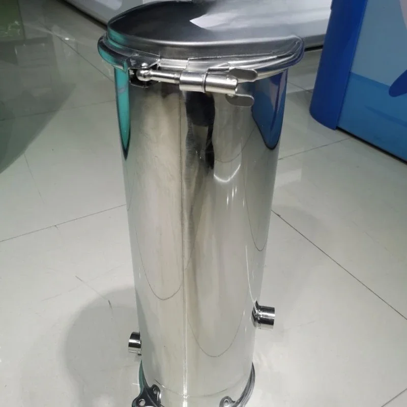Five-core precision filter filters large particulate impurities such as sediment and rust in water.
