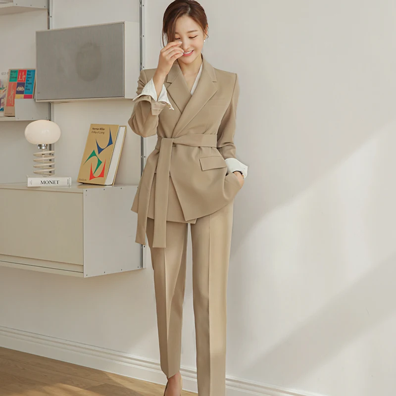 

Women's Fall/Winter Retro Casual Short Lace-up Blazer Wide-leg Pants Set Commuter Solid Color Waist Suit Trousers Two-Piece Set