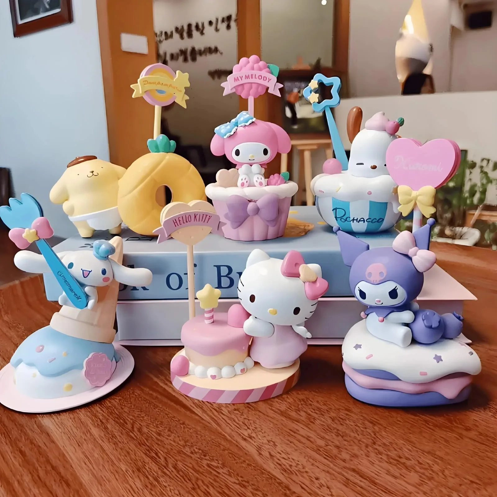 

Фигурка персонажей Sanrio, слепая коробка, игрушка, декор для стола, милый десерт, серия, подставка для заметок Pochacco My Melody, Hello Kitty Kuromi, детский подарок