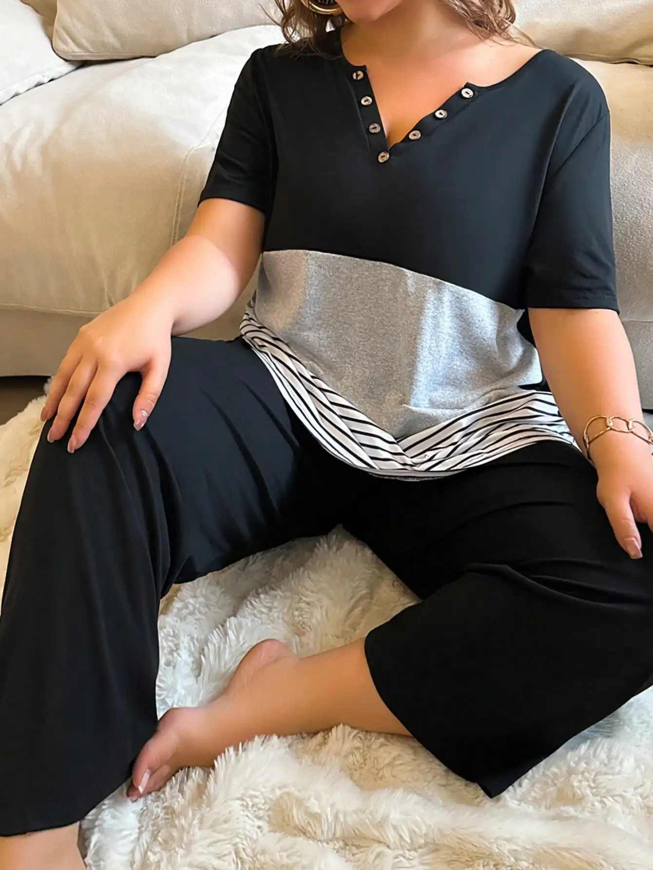 

Комплект домашней одежды для женщин больших размеров: пижама с вырезом-лодочкой, цветными блоками и полосатыми вставками, повседневный стиль