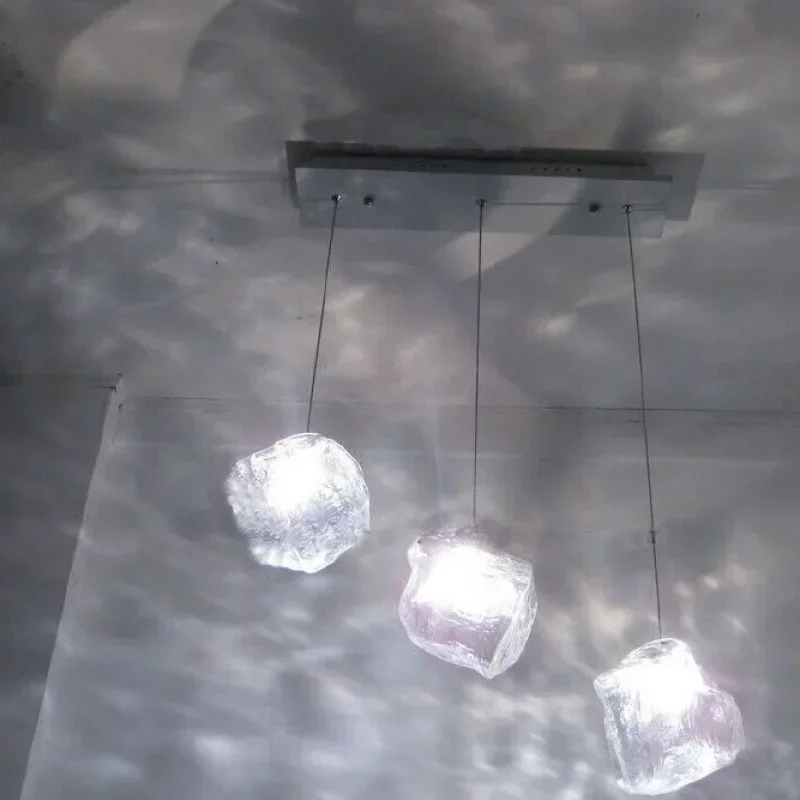 Illuminazione a sospensione in cristallo di ghiaccio trasparente per ristoranti Lampade a sospensione in pietra di vetro trasparente per sala da