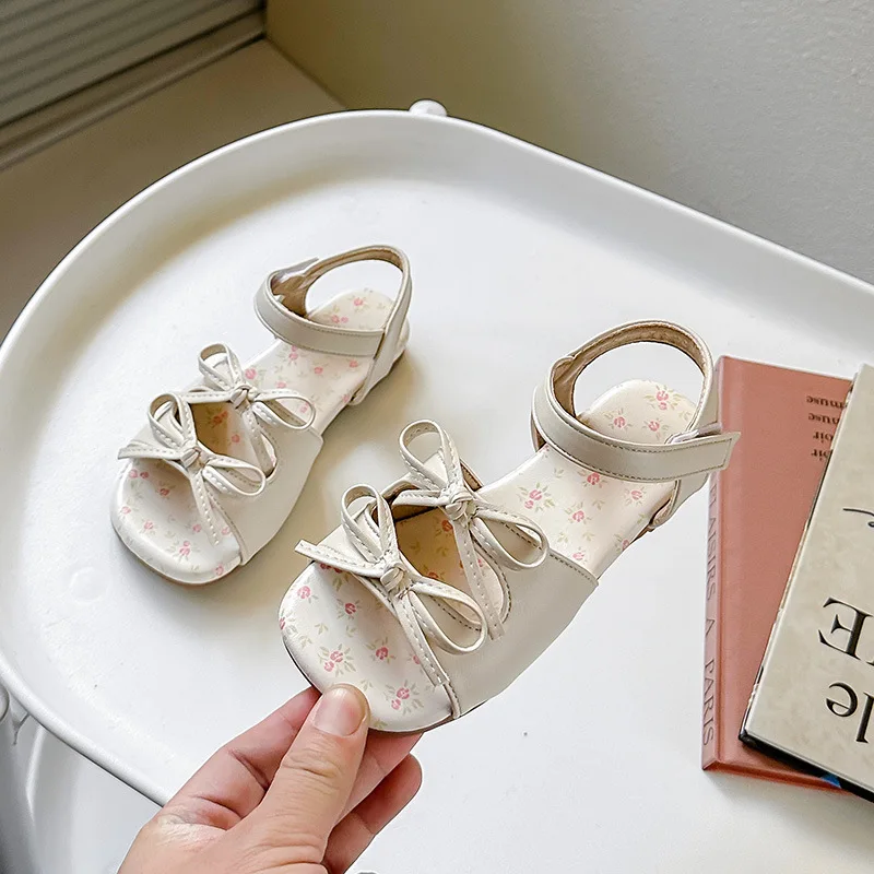 Neue Sandalen Mode Komfort Einfache Mädchen Schuhe Süße Strand Weiche Prinzessin Schuhe Flache Exquisite Süße Weiche Anti Slip Kind Sandalen