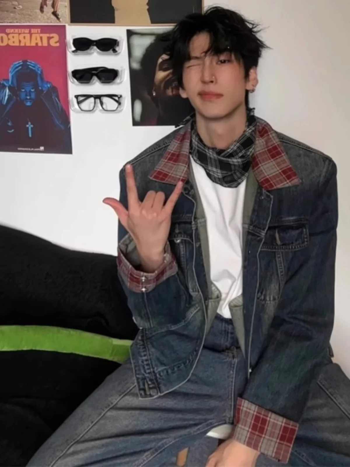 

Мужская джинсовая куртка с клетчатыми вставками и узором «Весенний дизайн», модная уличная стеганая куртка с коротким воротником, молодежная энергия, стильный крой, стандартный крой рукавов