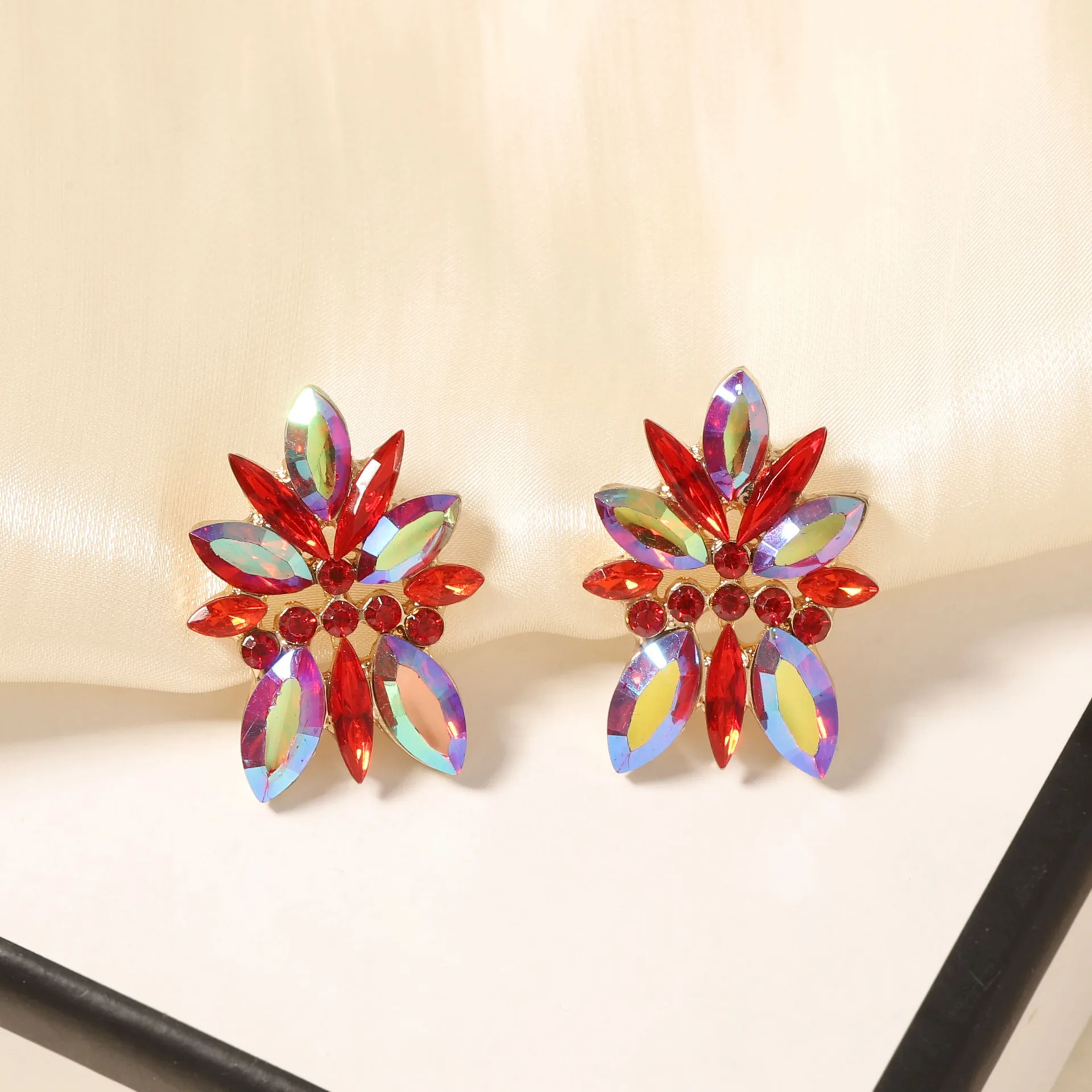 Exaggerated fashion super flash full of diamonds personalized wind heavy industry flower stud earrings, versatile temperament ba