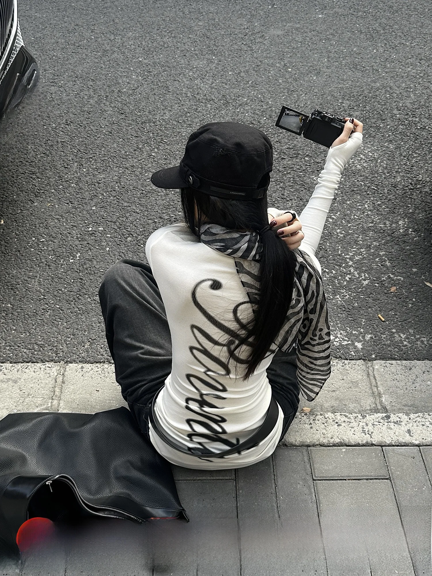 

Трикотажная приталенная футболка с V-образным вырезом и принтом, длинная све, женская весенне-осенняя белая футболка с завязкой на талии, базовый слой