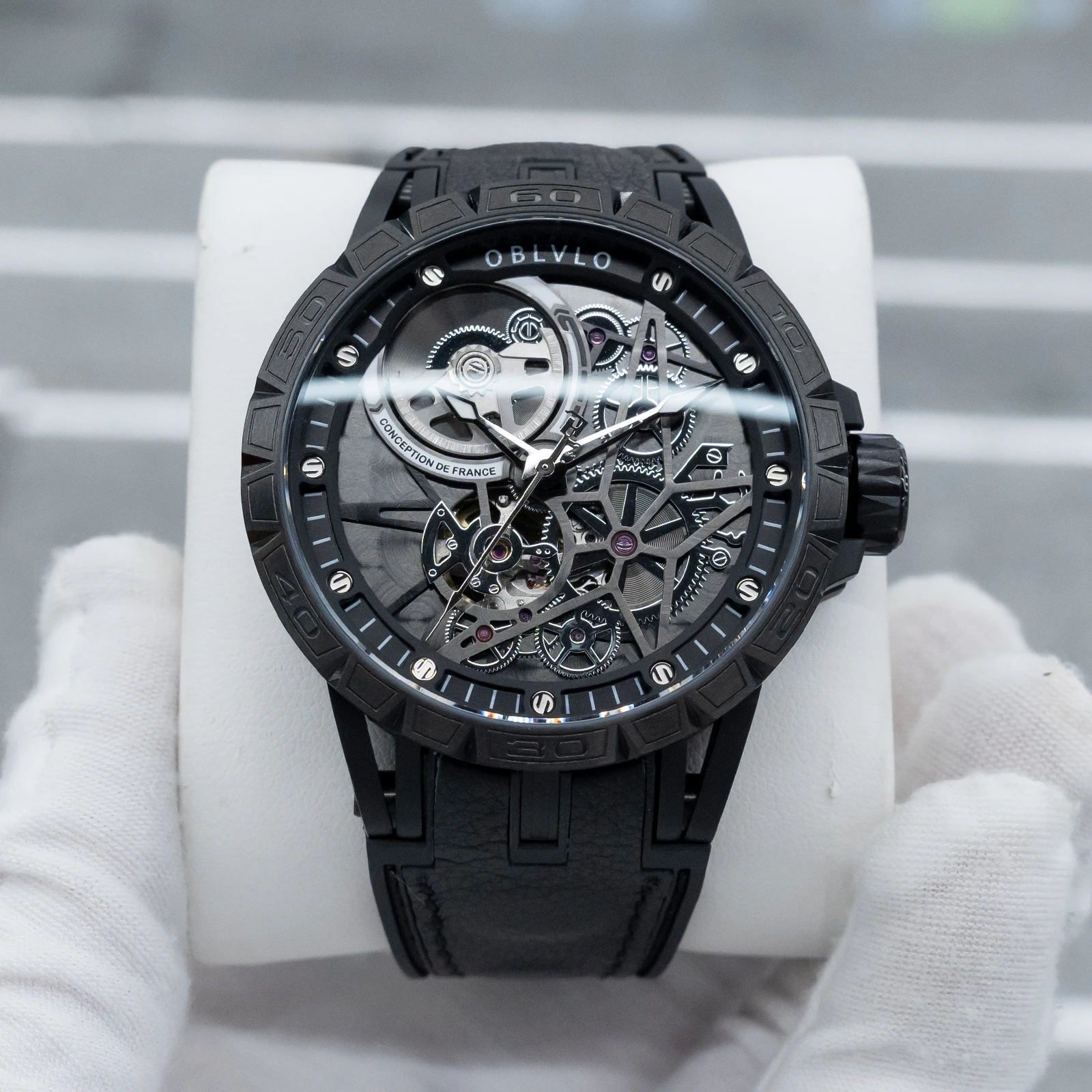 

OBLVLO мужские черные механические автоматические часы с PVD-покрытием, механический дизайн, светящиеся стрелки, водонепроницаемый резиновый ремешок в стиле милитари, LM