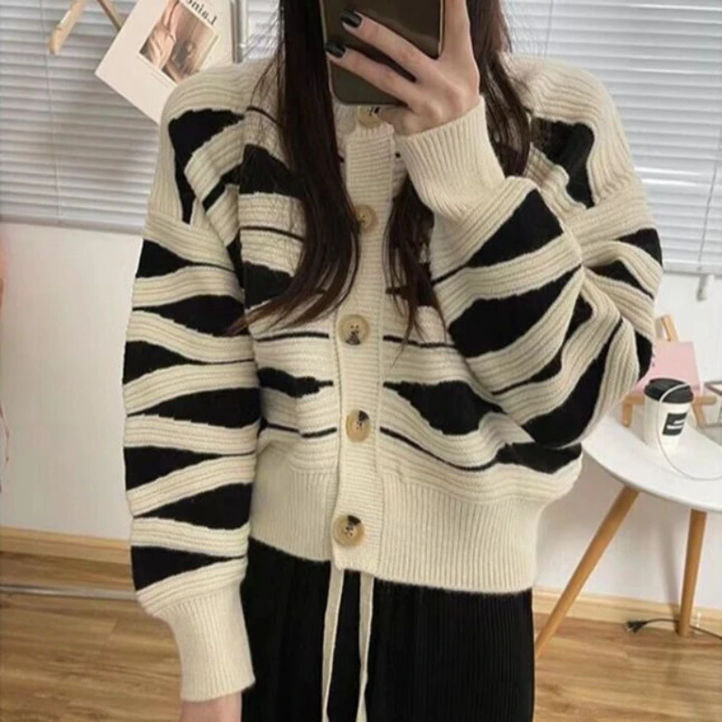 2024 Autumn Winter New Women Fashion Korean Style Wave Stripe Knit Cardigan with Unique Design Elegant Loose Fit Sweater