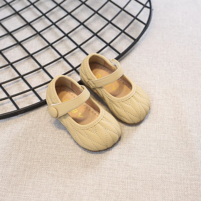 Zapatos de cuero antideslizantes para niñas, zapatillas de soja informales a la moda, con fondo suave, para otoño, 2024