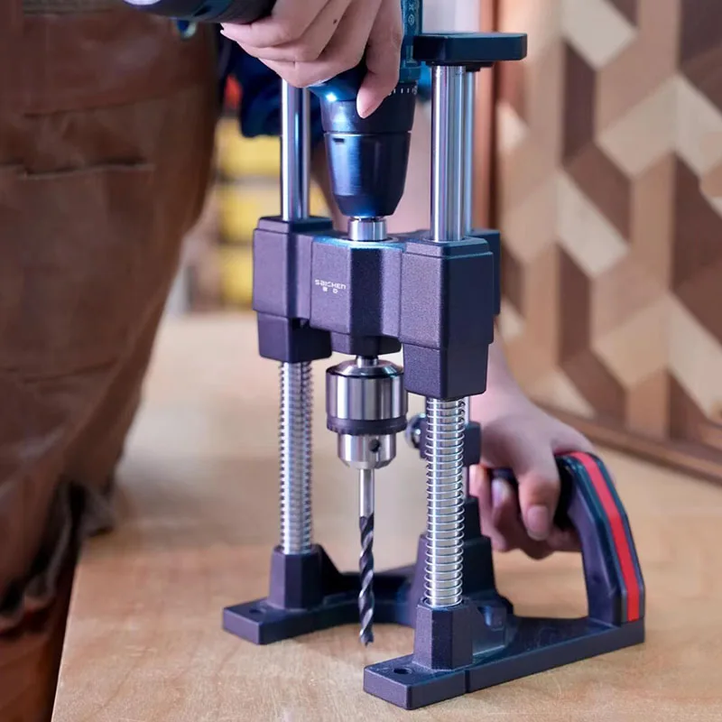 Pour percer des profilés du bois, de l'aluminium et des angles coudés - Guide de perçage et de taraudage vertical polyvalent avec graduations