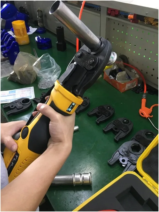 Picture 5: Cordless Battery Powered Hydraulic Pipe Press Tools