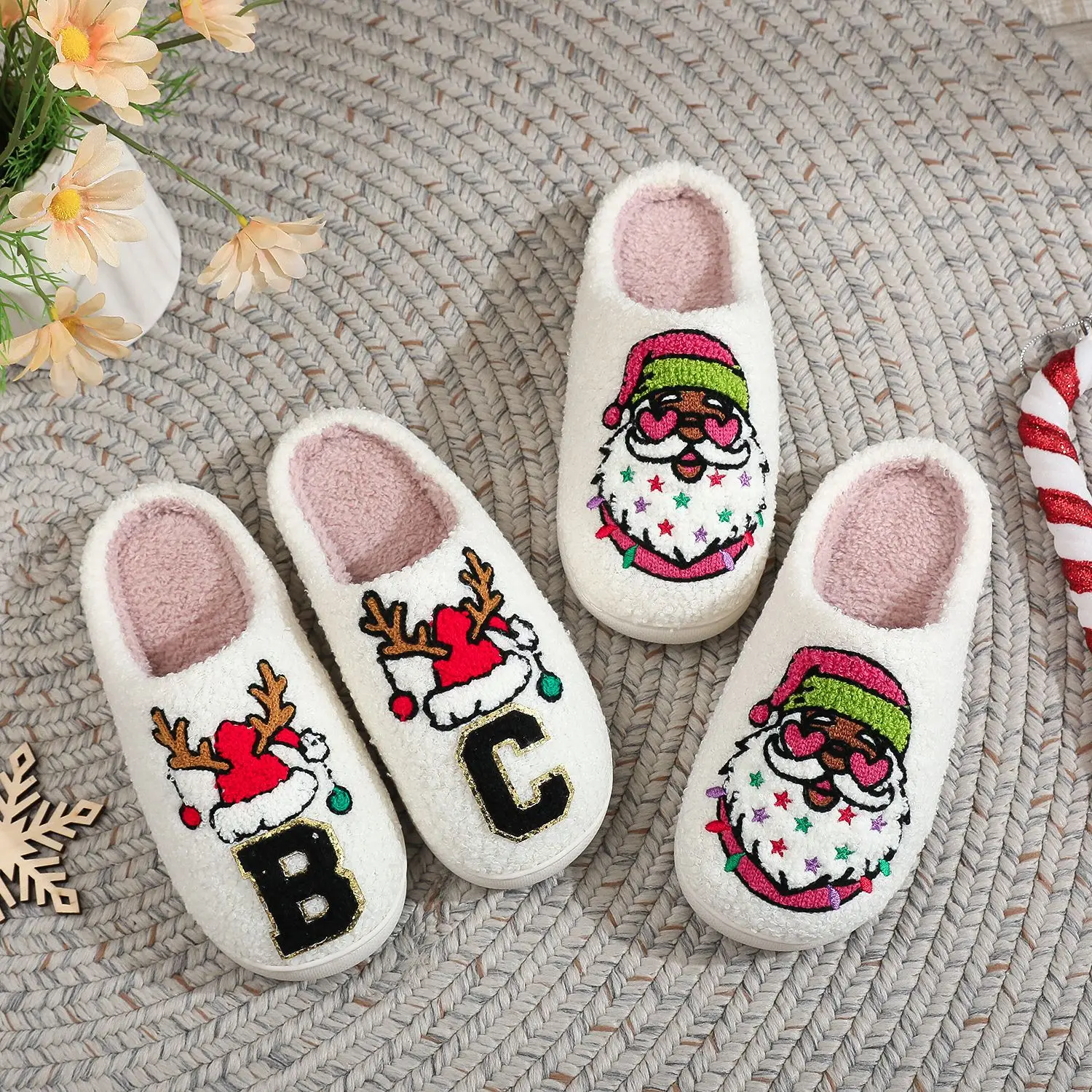 Heiß begehrte Weihnachts-Baumwollpantoffeln mit weihnachtlichem Design, gemütliche Hausschuhe für Paare und Familien mit warmem Fleece. – Detail 3