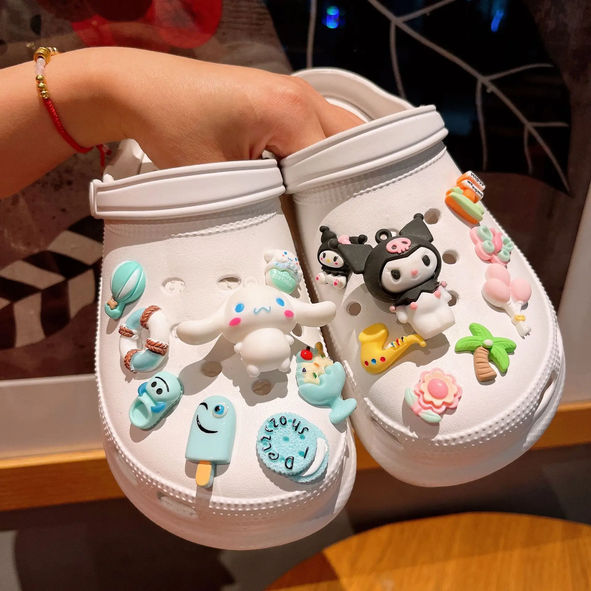 7-8pcs/set sanrio příslušenství bota okouzluje spona sada anime ahoj kočička kuromi cinnamoroll melodie kawaii LED DIY půvab dar