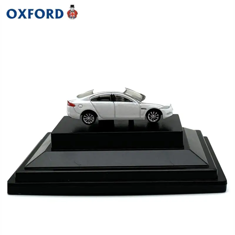 Diecast OXFORD Escala 1:148 Jaguar XF Modelo de carro branco Brinquedo colecionável Presente Lembrança Ornamento de exibição