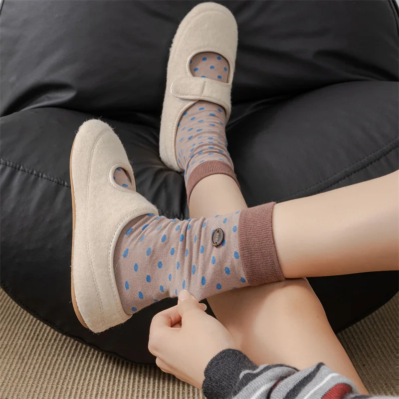 3 Paar Retro-Socken mit gepunkteten Streifen und Knöpfen für Damen, modische gestapelte Herbstsocken in Maillard-Braun-Farbblock-Design – Detail 23