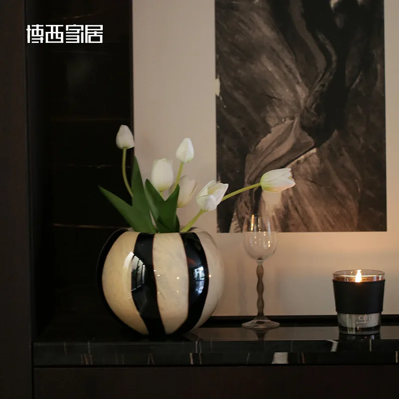 Vase Retro Senior Sense High-grade Black Lines Round Apple Glass Floret Soft Decoration Home Living Room Vase