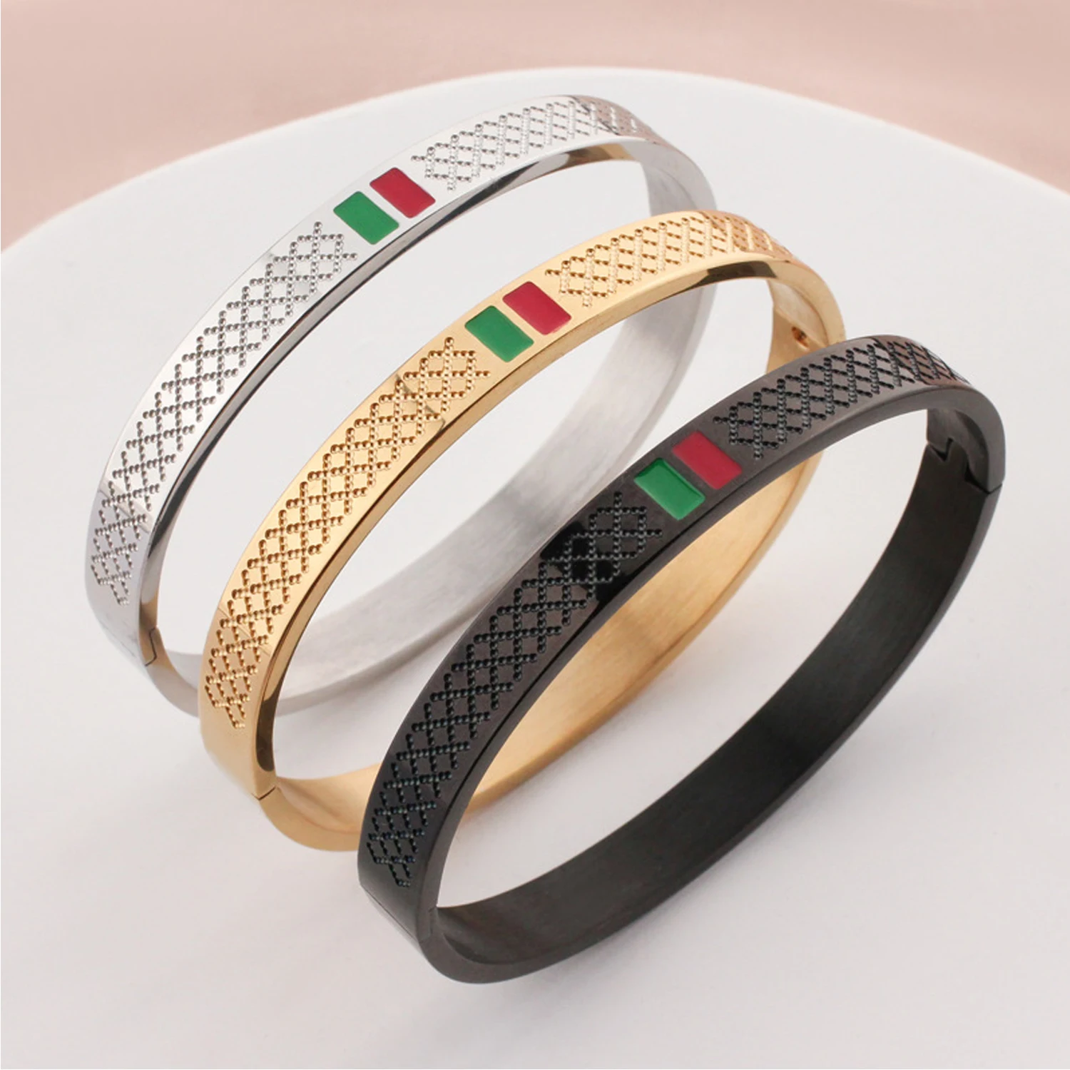18 K Gold Plated Stainless Steel 55 MM Red/Green Bangles , Fashionable Jewelry For Men And Women Wholesale