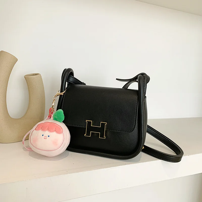 

2025 New Saddle Bag Fashion H Lock Temperament Shoulder Bag Crossbody Bag Doll Women's Bag