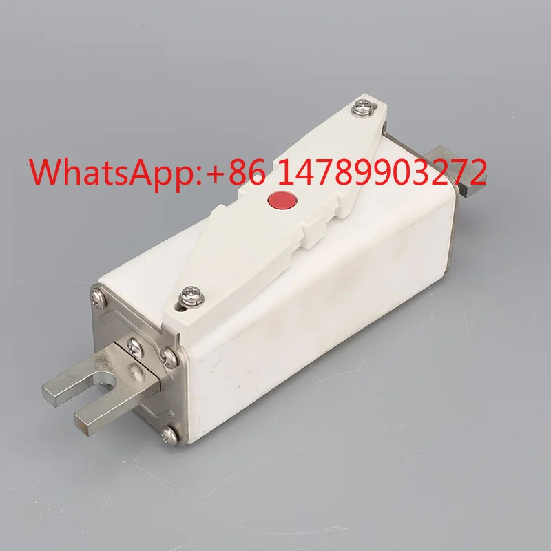 Low voltage 3-pole epoxy fast fuse 40kA breaking semiconductor equipment overcurrent protection