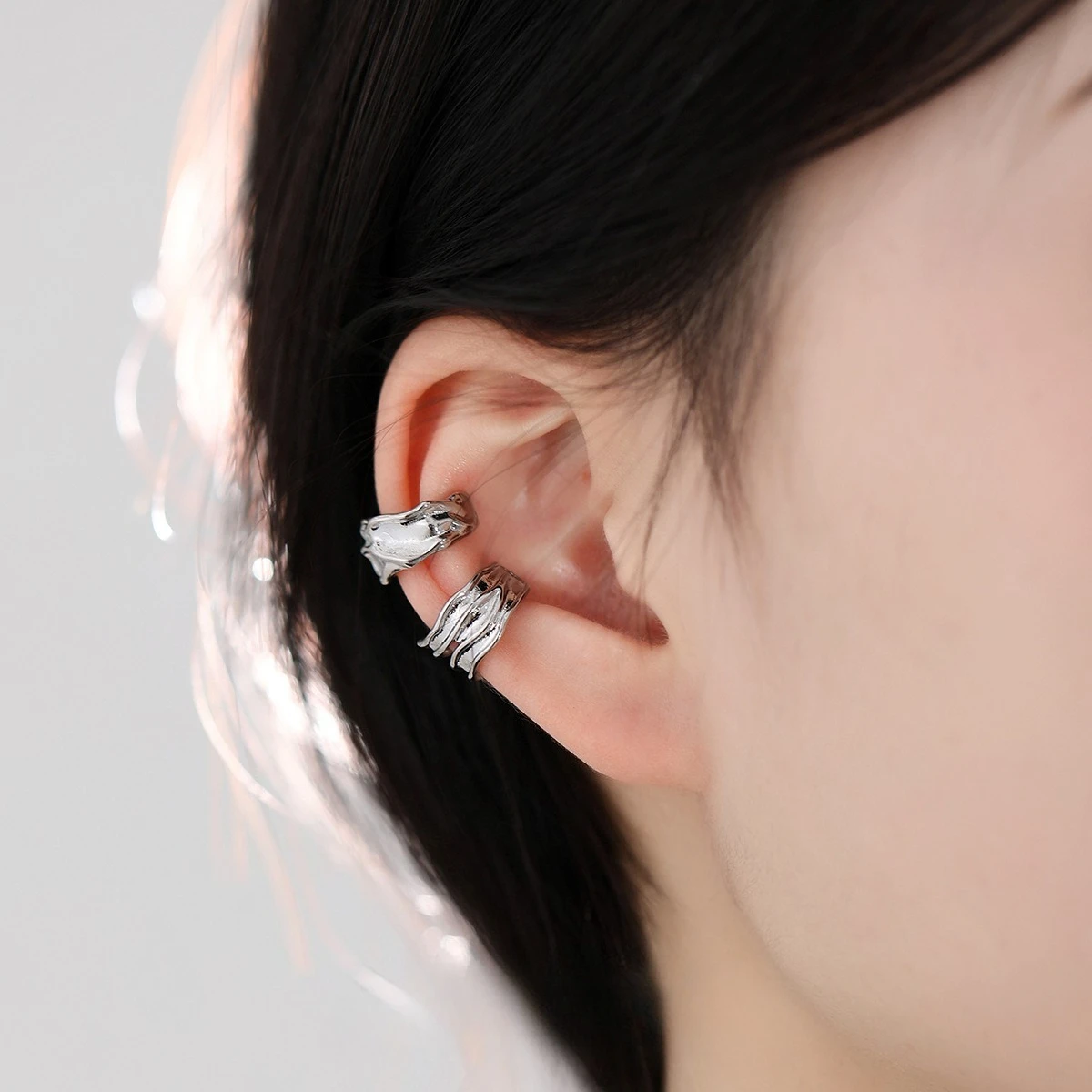 Korean Irregular Hollow Ear Cuff No Piercing Layered Clip On Earrings Niche Minimalist Advanced Texture Summer Women Ear Jewelry