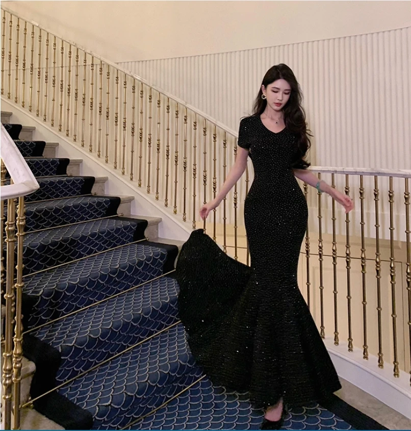 

Elegant and luxurious evening dress, pure and seductive, sexy and mature style, sparkling, rich girl's fish tail dress