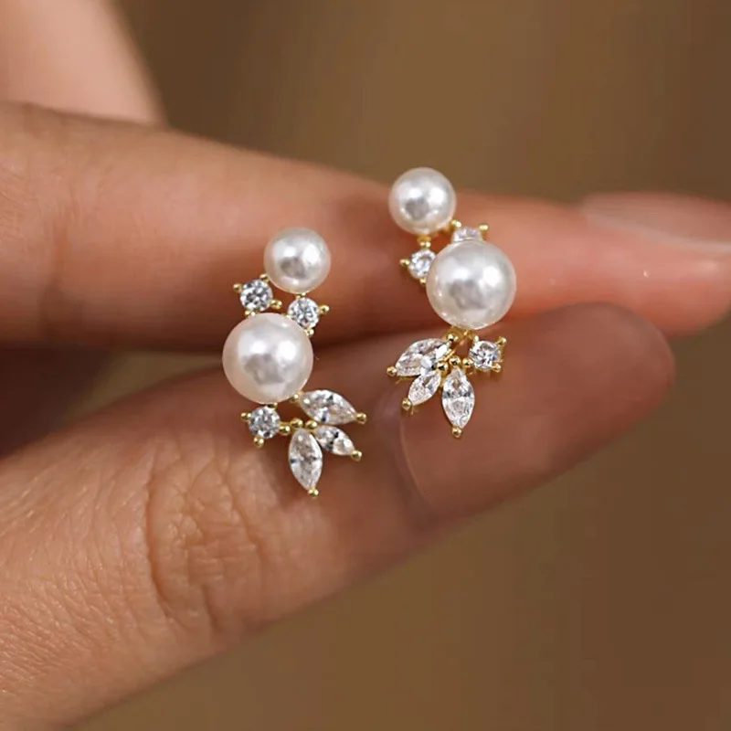 

Korean version of gentle horse eye stud earrings, lady imitation pearl personality Internet celebrity style jewelry