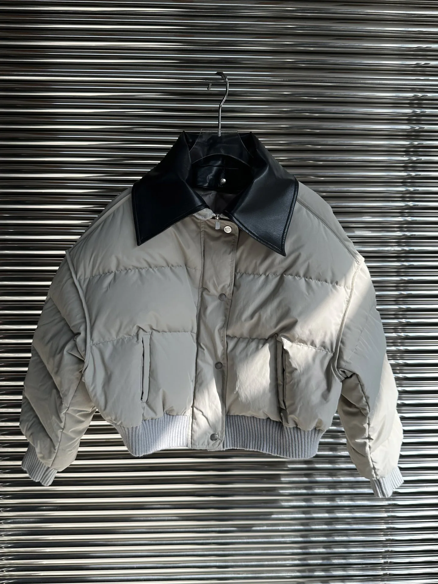 2025 Ropa de mujer Chaqueta de plumón con bloques de color con solapa Nuevo 1027