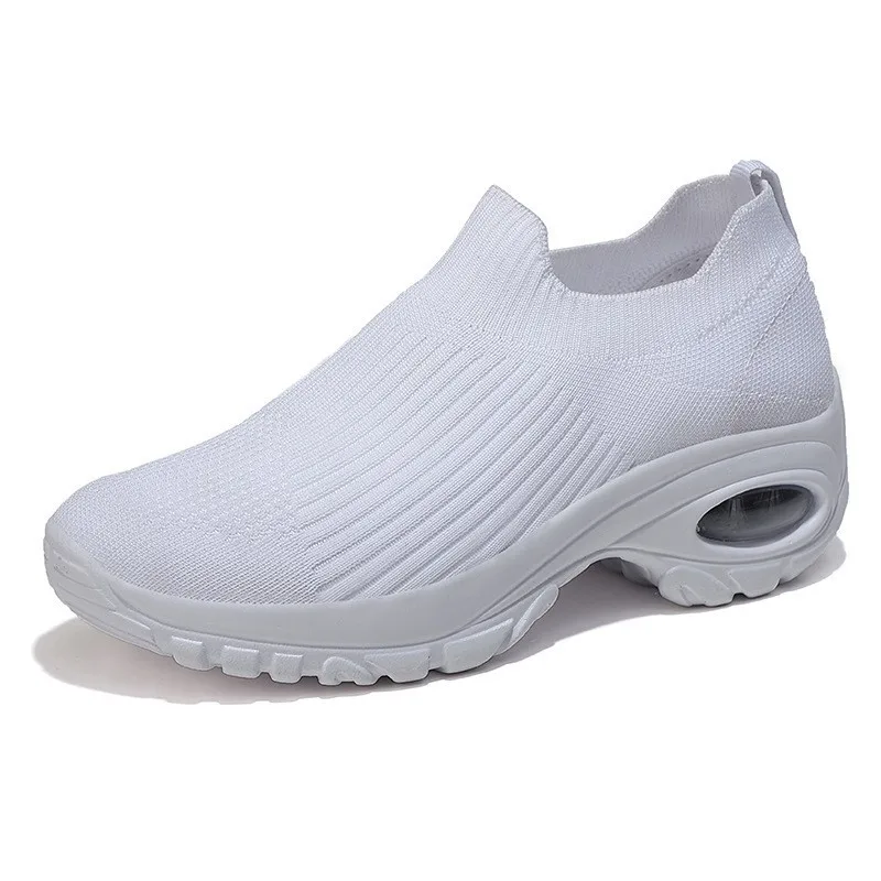 

Casual and versatile women's shoes, air-cushioned running shoes, breathable and lazy shoes, and sports shoes on one foot