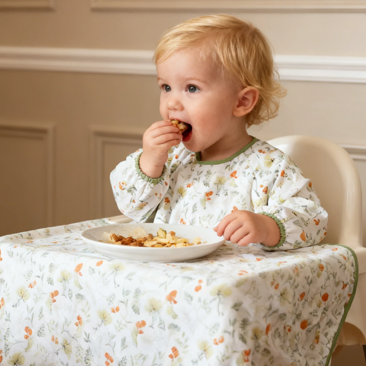 HappyFlute Long Sleeved Waterproof Children's Meal Bib Baby Bib Washable Stain Resistant Covered Apron Cute Pattern
