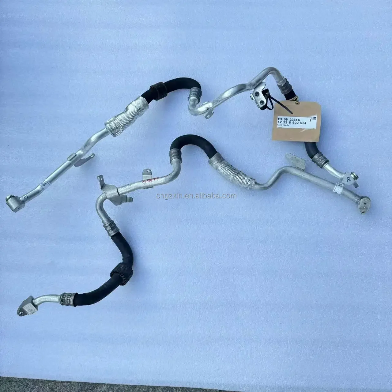 OEM 17228602954 17228602955 Rolls Royce Wraith Ghost Cullinan phantom   Oil cooling pipe Brand New Original Cooling pipe