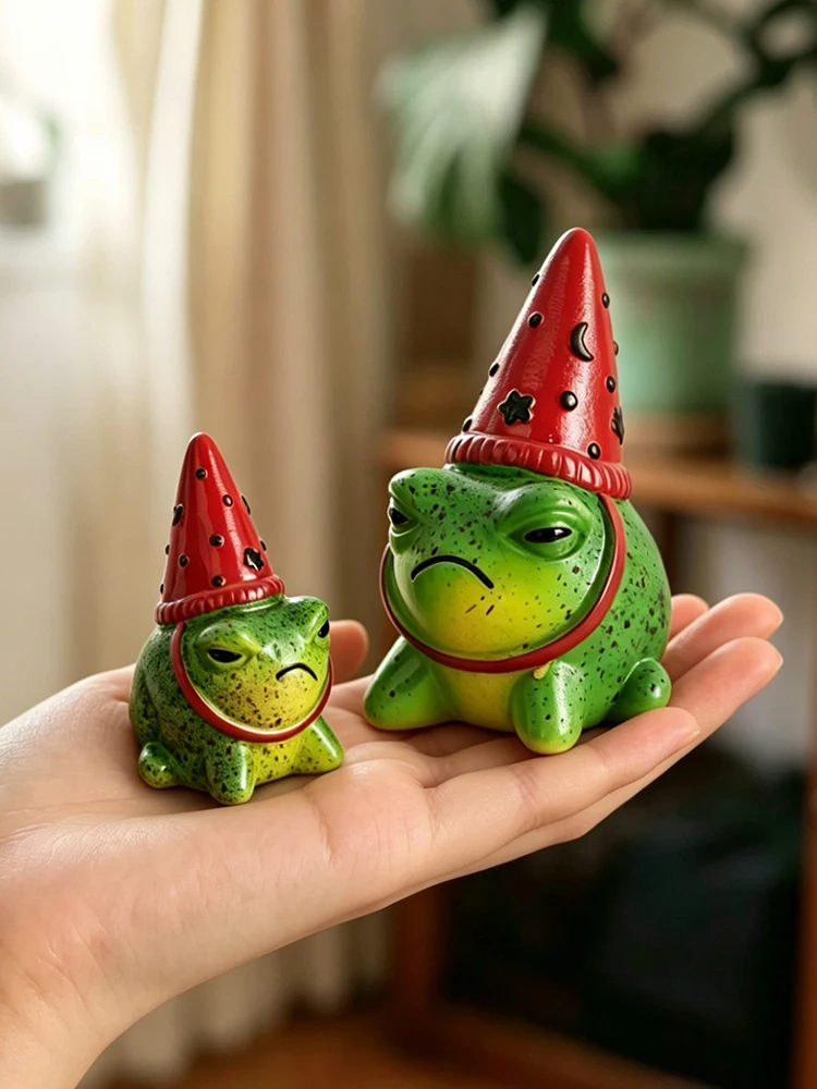 Niedliche Grummelige Frosch-Figur aus Harz mit Gepunktetem Partyhut für Schreibtisch-Dekoration Lustiges Tier-Ornament Geschenkidee für Freunde