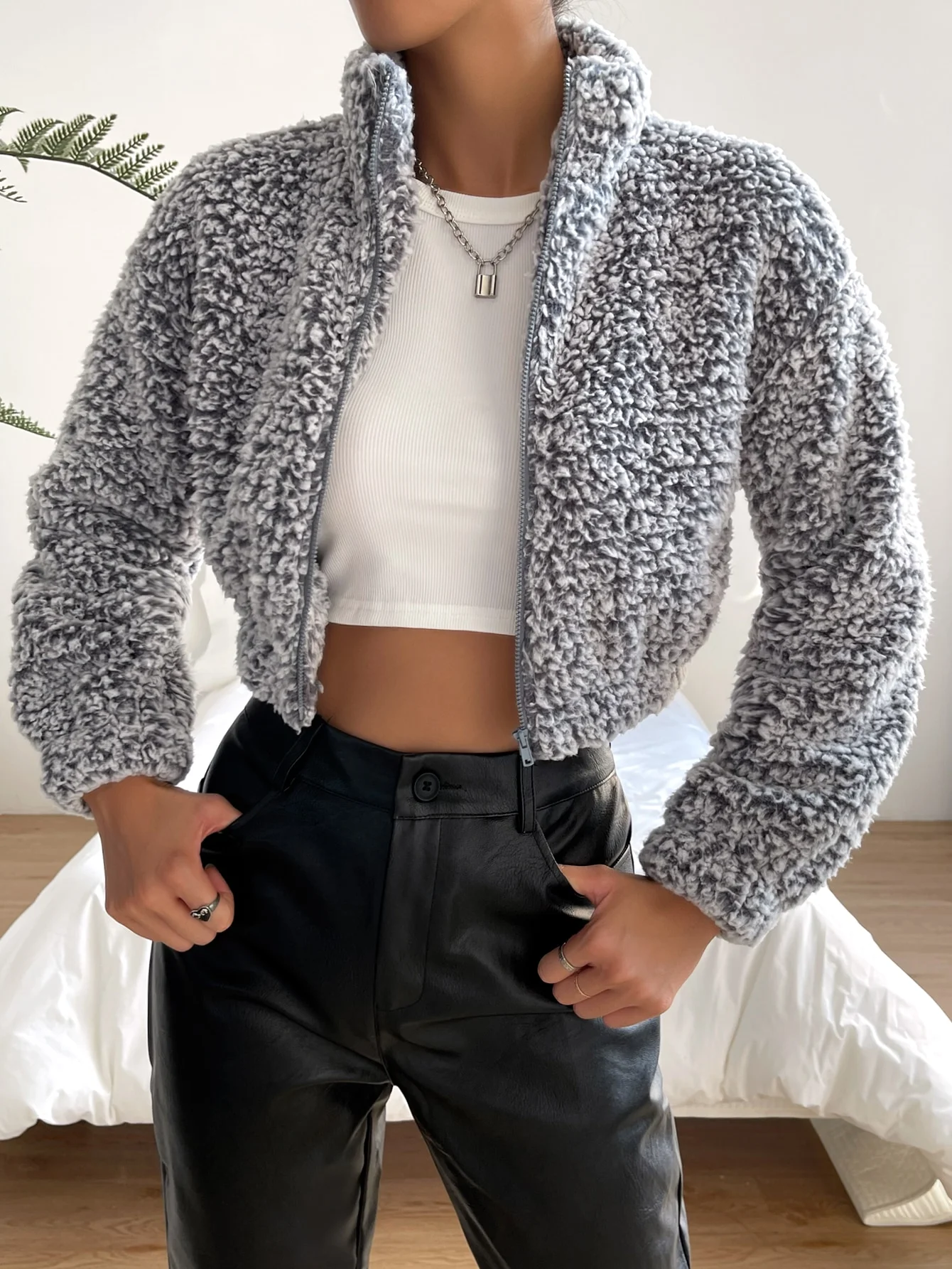 

Новая осенняя коллекция представляет собой универсальный и нишевый дизайн короткого кардигана на молнии для похудения.