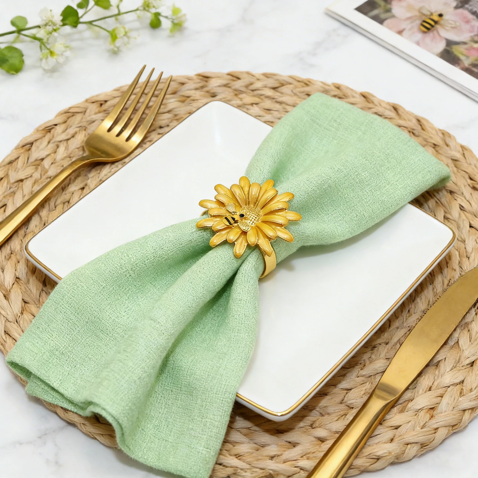 6Pcs Daisy Honeybee Napkin Rings Metal Floral Napkin Holders for Bee-Themed Decor Garden Party Supplies Rustic Table Decorations