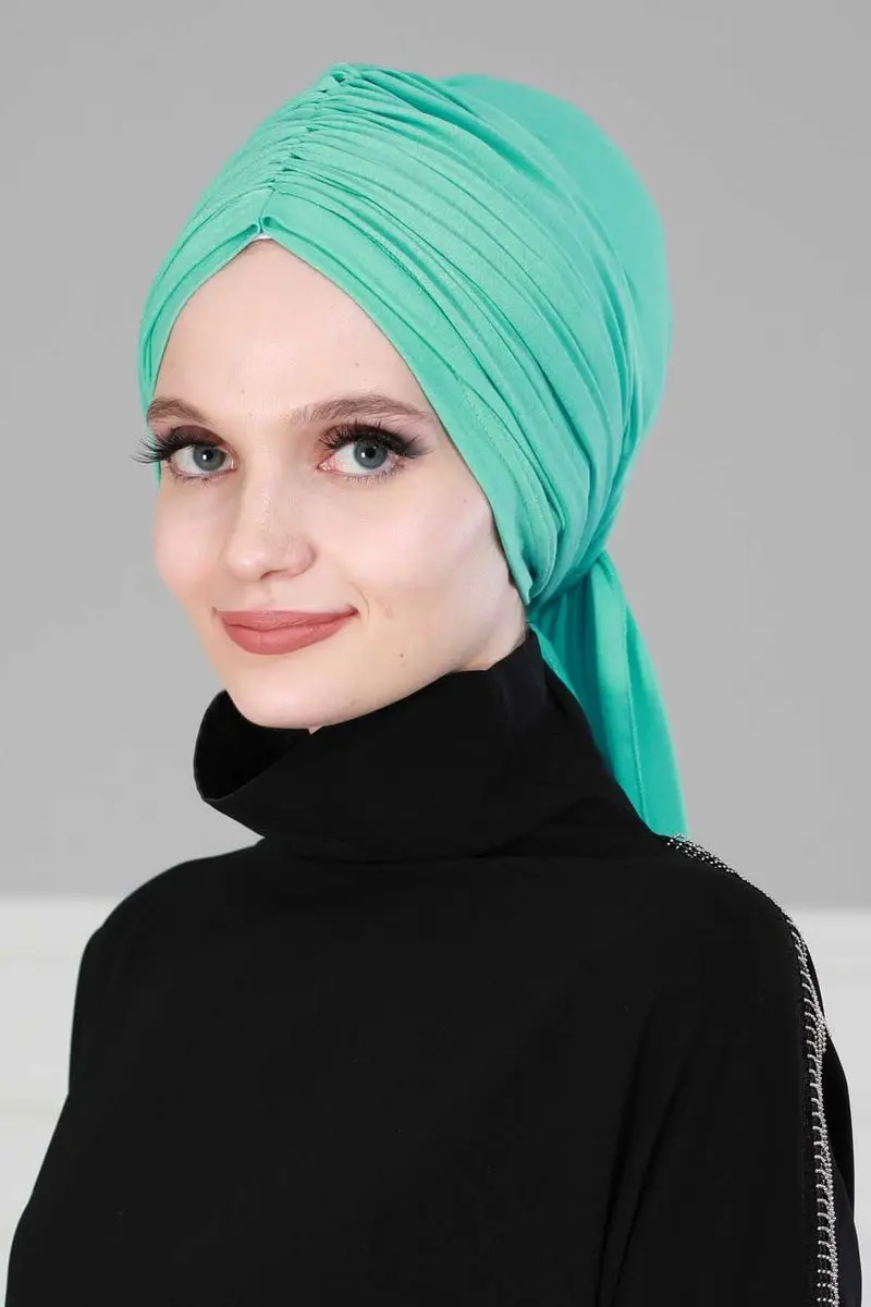 Geraffte gekämmte Knochen türkis