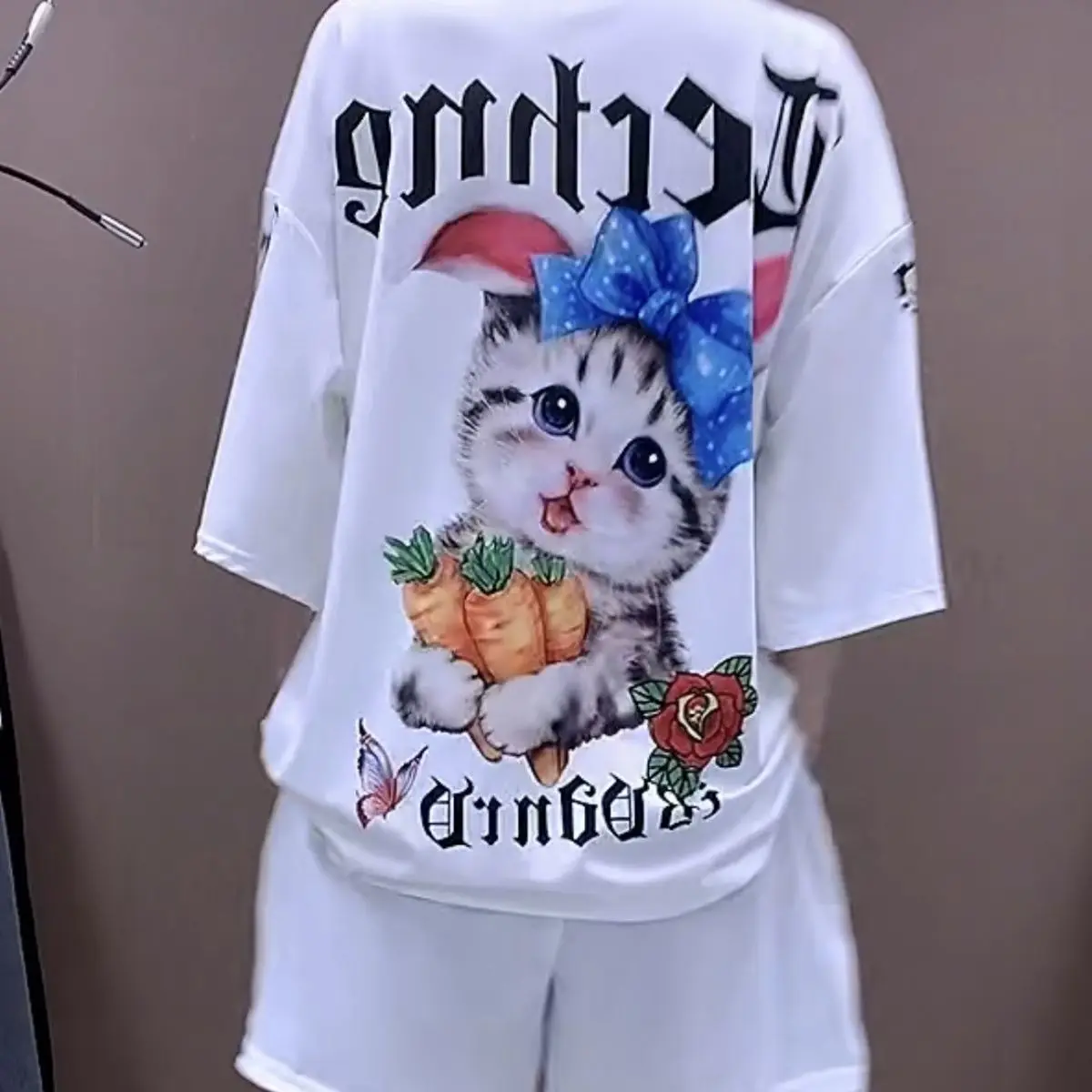 Conjunto de dos piezas con estampado de gato para mujer, camiseta de manga corta con perforación en caliente, estilo blanco, novedad de verano 2023