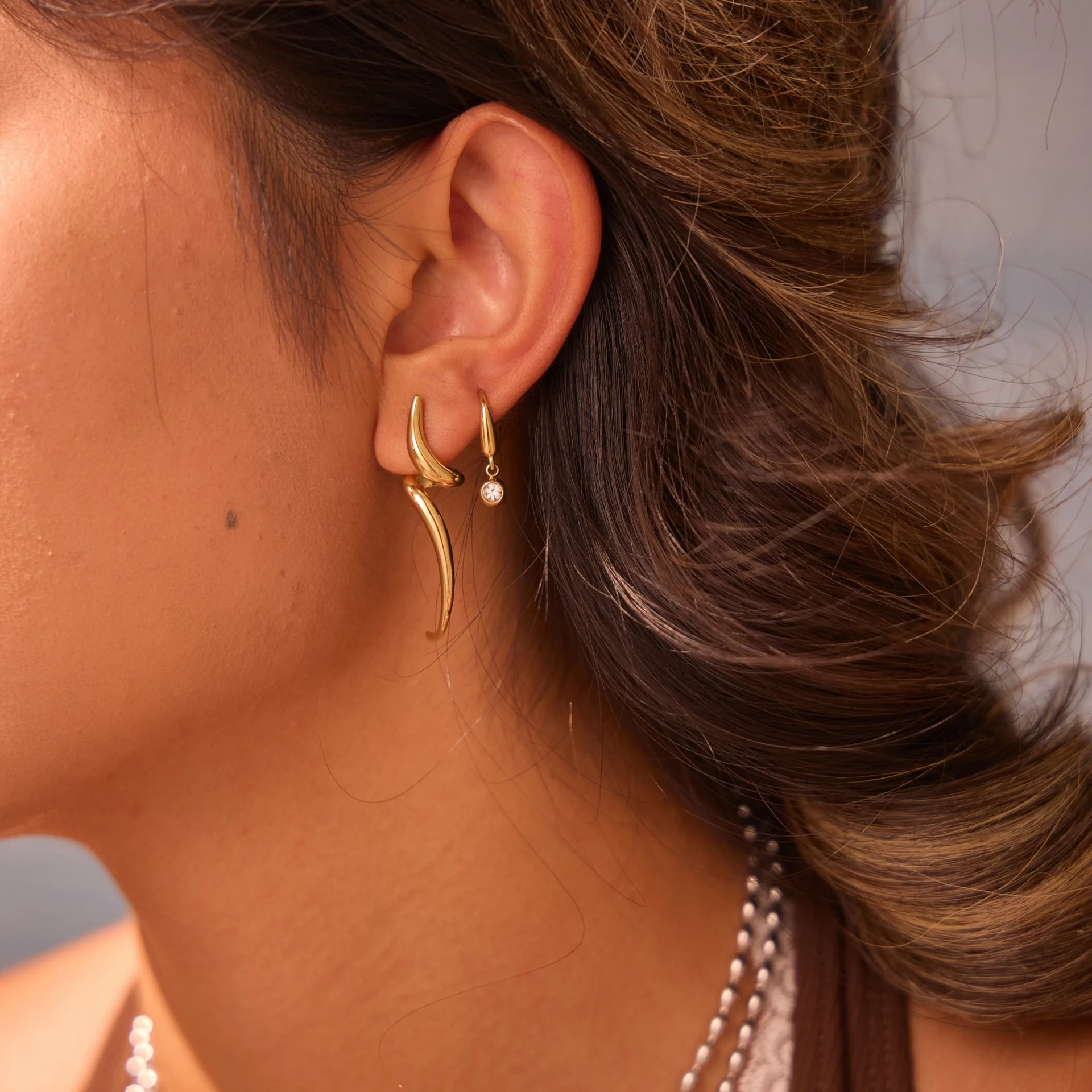 18K Gold Minimalist Curve Wrap Hook Earrings,Waterproof Non-Fading Stainless Steel,Abstract Fluid Crawler Ear Jewelry Gift