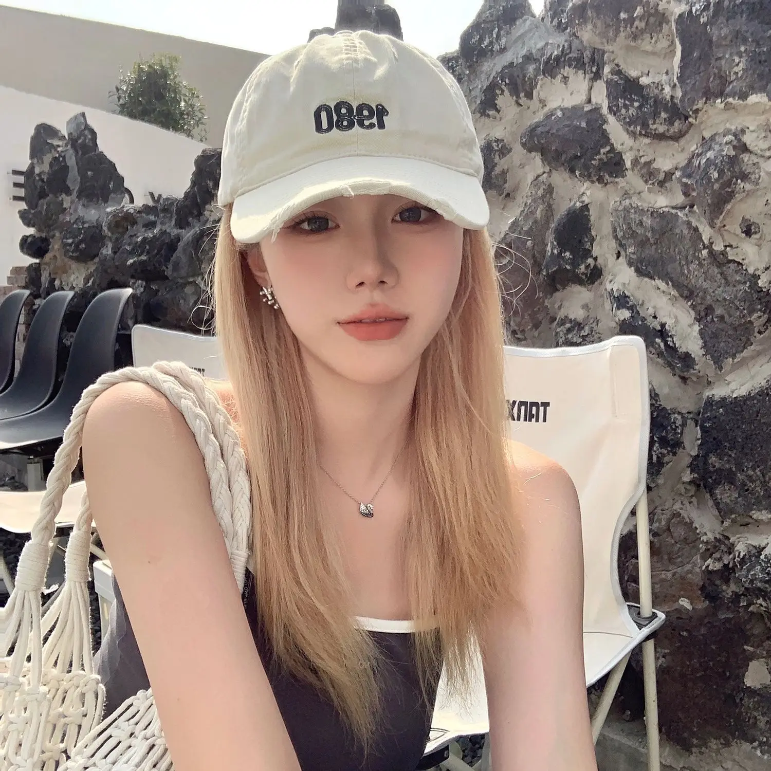 合成ウィッグ帽子-ワンピース女性用ホワイトゴールドストレートヘア野球帽、顔痩せ効果のあるダックビルキャップ、フルヘッドウィッグカバー