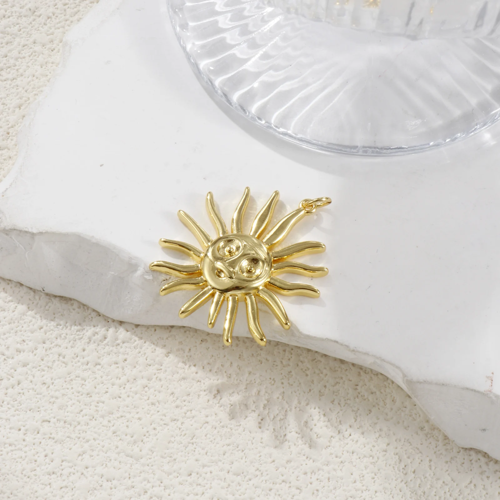 1 قطعة الكلاسيكية النحاس غالاكسي المعلقات لصنع المجوهرات 18K الذهب الحقيقي مطلي الشمس ابتسامة قلادة Findings بها بنفسك النتائج 3.6 سنتيمتر x 3 سنتيمتر