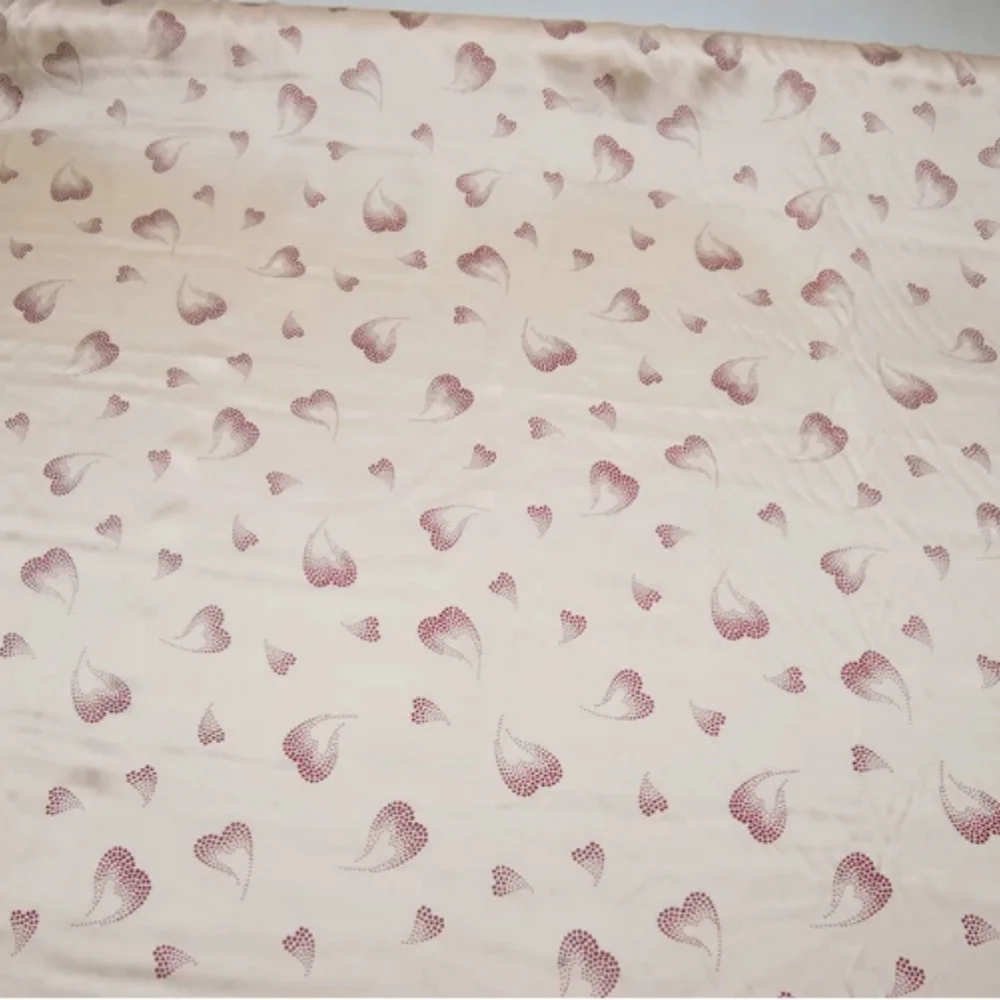 White Base Heart Design Pattern Cheap Price Smooth Silk Satin Fabric Pure Duchess For Women Lady Evening Dress Sleepwear Clothes