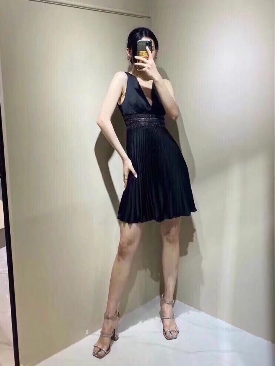 リベット装飾女性黒ベストドレスディープ V ネックハイウエストノースリーブファッションスリムミニローブ