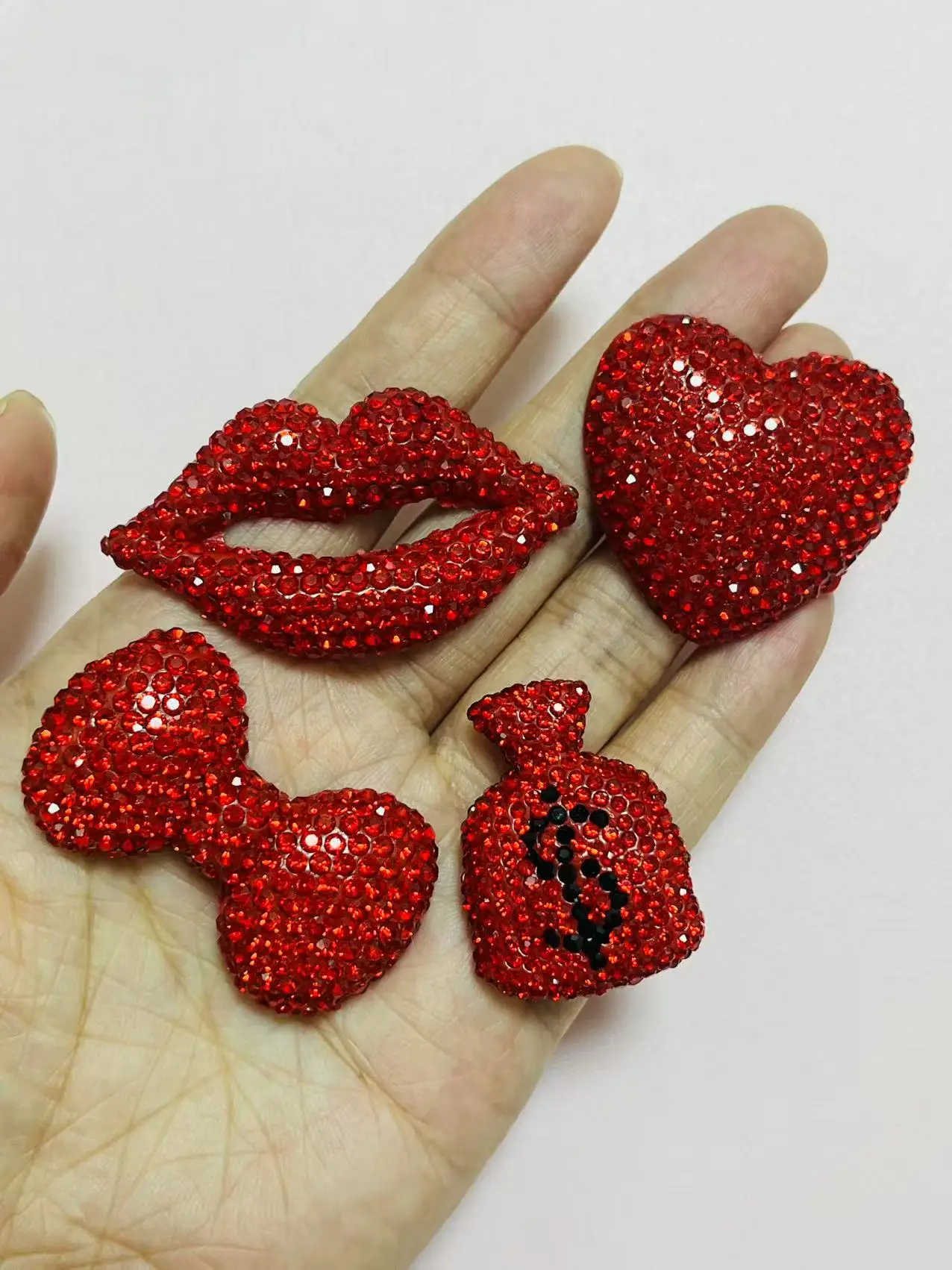 Luxus Bling voller Strass Diamant Dollarzeichen Geld Tasche Geldbörse Schleife Herz Schmetterling Junk Handyhülle Ipadcase Dekoration Charme