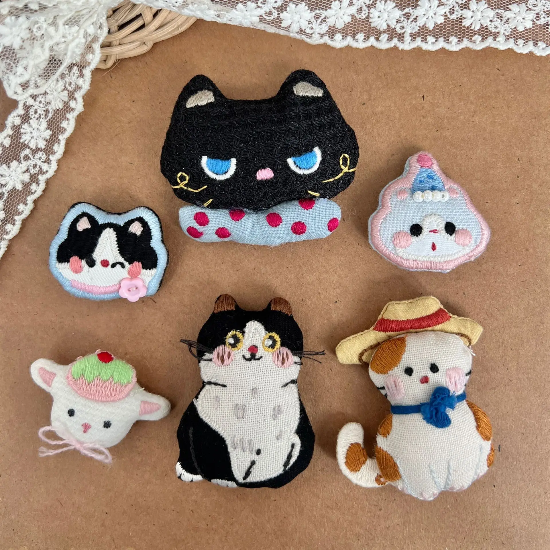 

1PCS Korean Fabric Cartoon Cotton Filled Cat Series Brooch for Women DIY Hair Clip Necklace Bag Handmade Embellishment Decor
