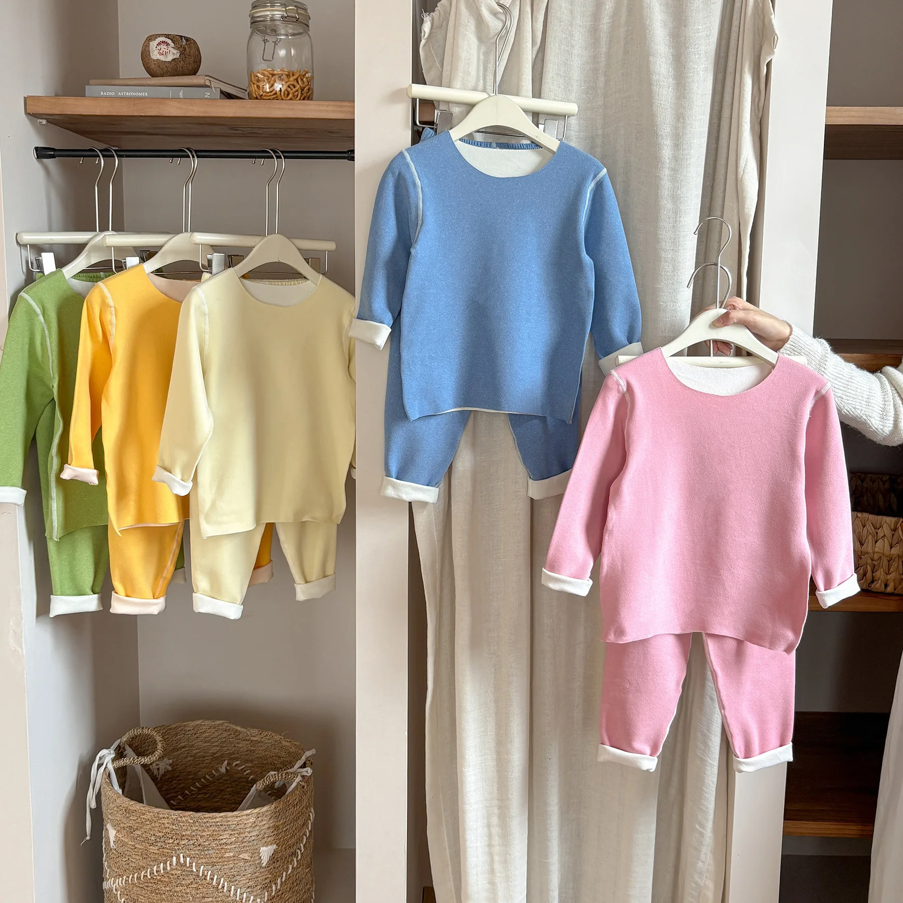 

2025 Autumn New Children Long Sleeve Clothes Set Boys Girls Solid Fleece Tops + Pants 2pcs Suit Winter Kids Warm Pajamas Outfits