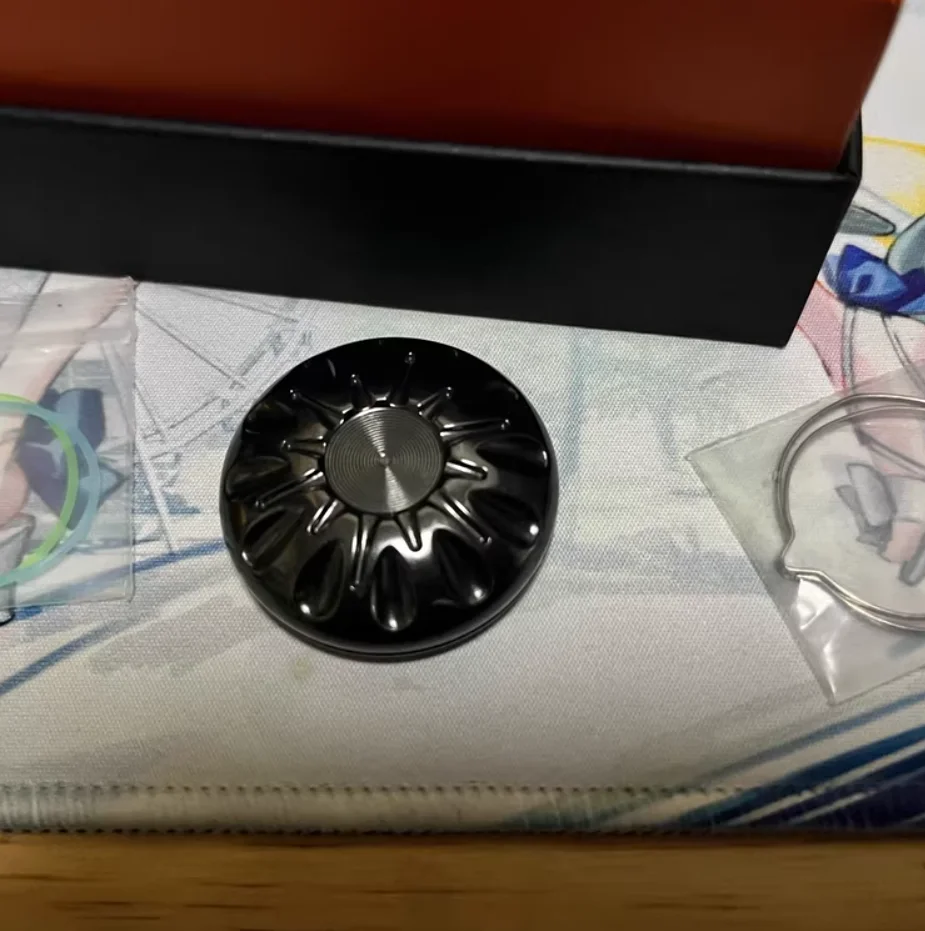 

Использованные EDC-игрушки-антистресс METILIS zirconium fidget coin ppb