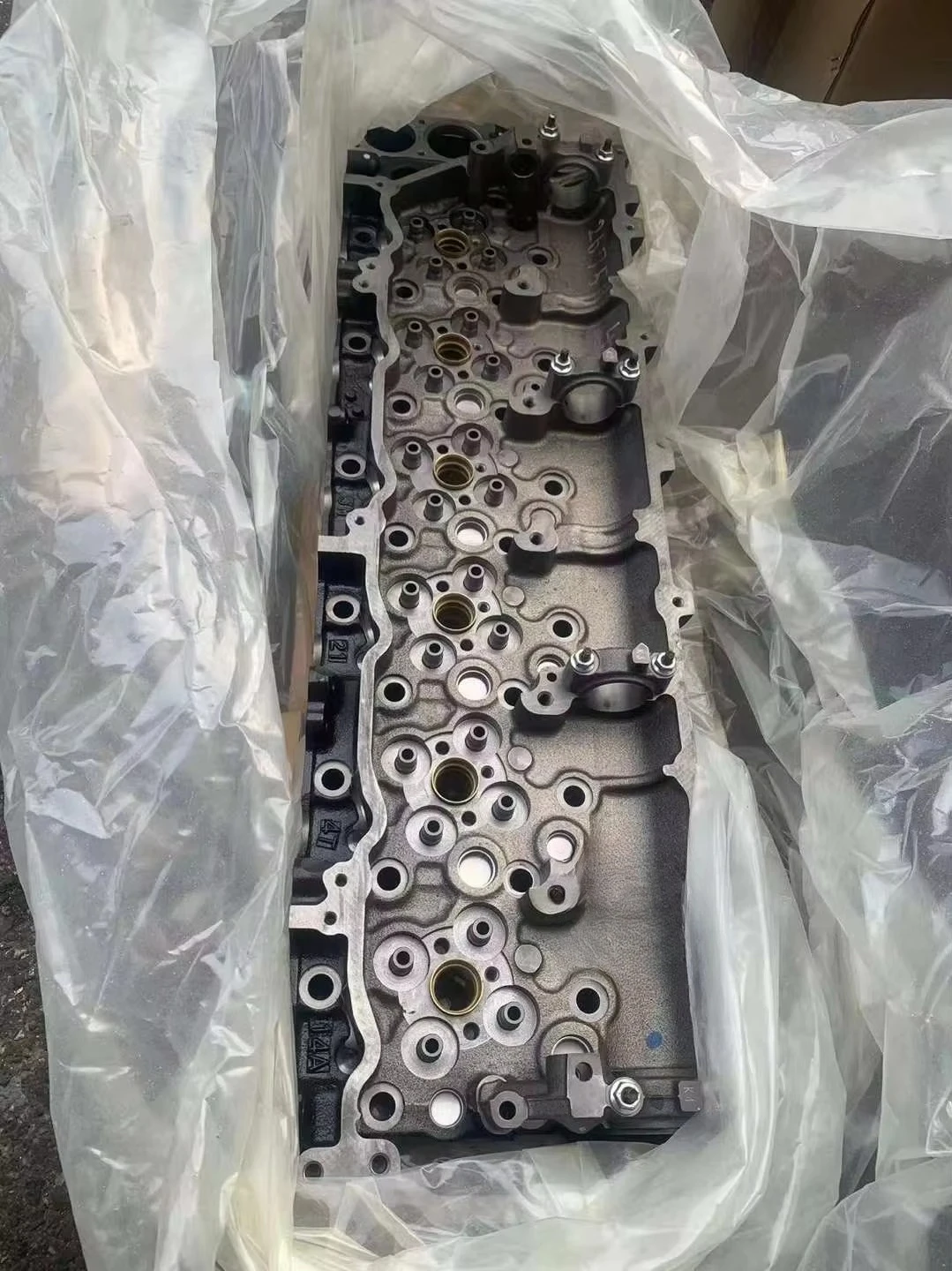

Guaranteed New Original 6HK1 Engine Parts Cylinder Head Cylinder Block Engine Parts Engine Spare Parts 6HK1