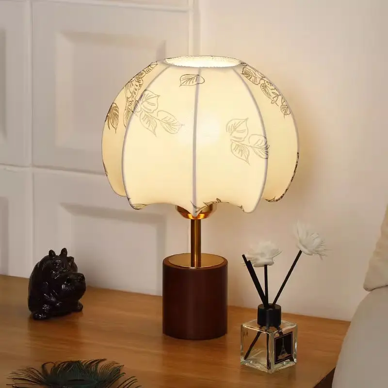 French style retro table lamp bedside lamp in antique solid wood living room study reading lamp atmosphere decorative light